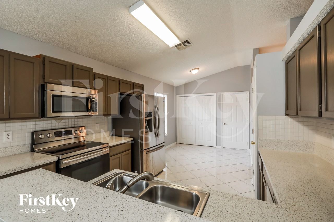 2942 Biloxi Trl - Photo 7 of 16