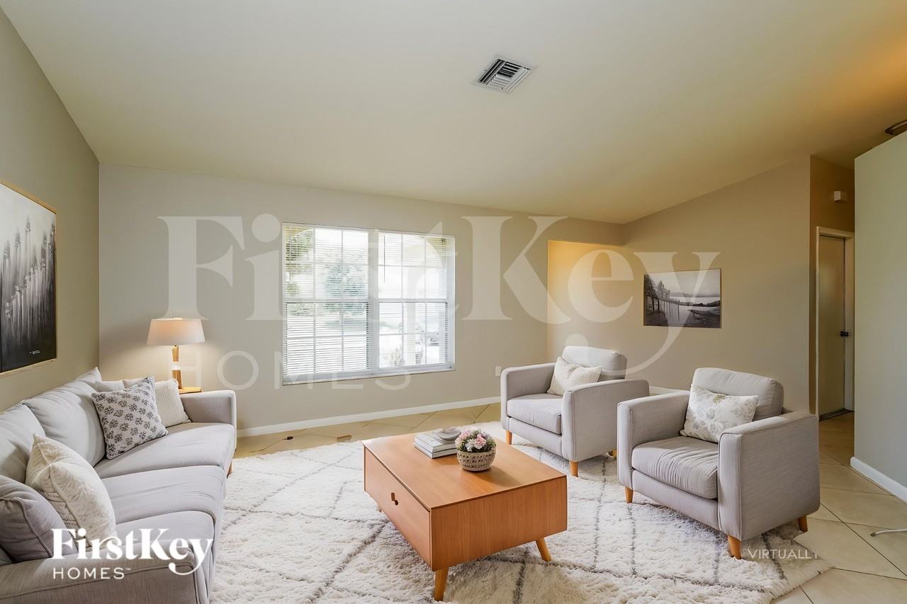 8441 Bahamas Rd - Photo 5 of 20