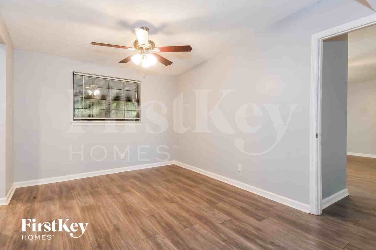 7720 Lauderdale Dr N - Photo 7 of 16