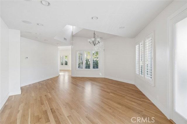 721 Marigold Ave - Photo 4 of 8