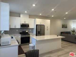 2957 W Lincoln Ave #5 - Photo 6 of 8