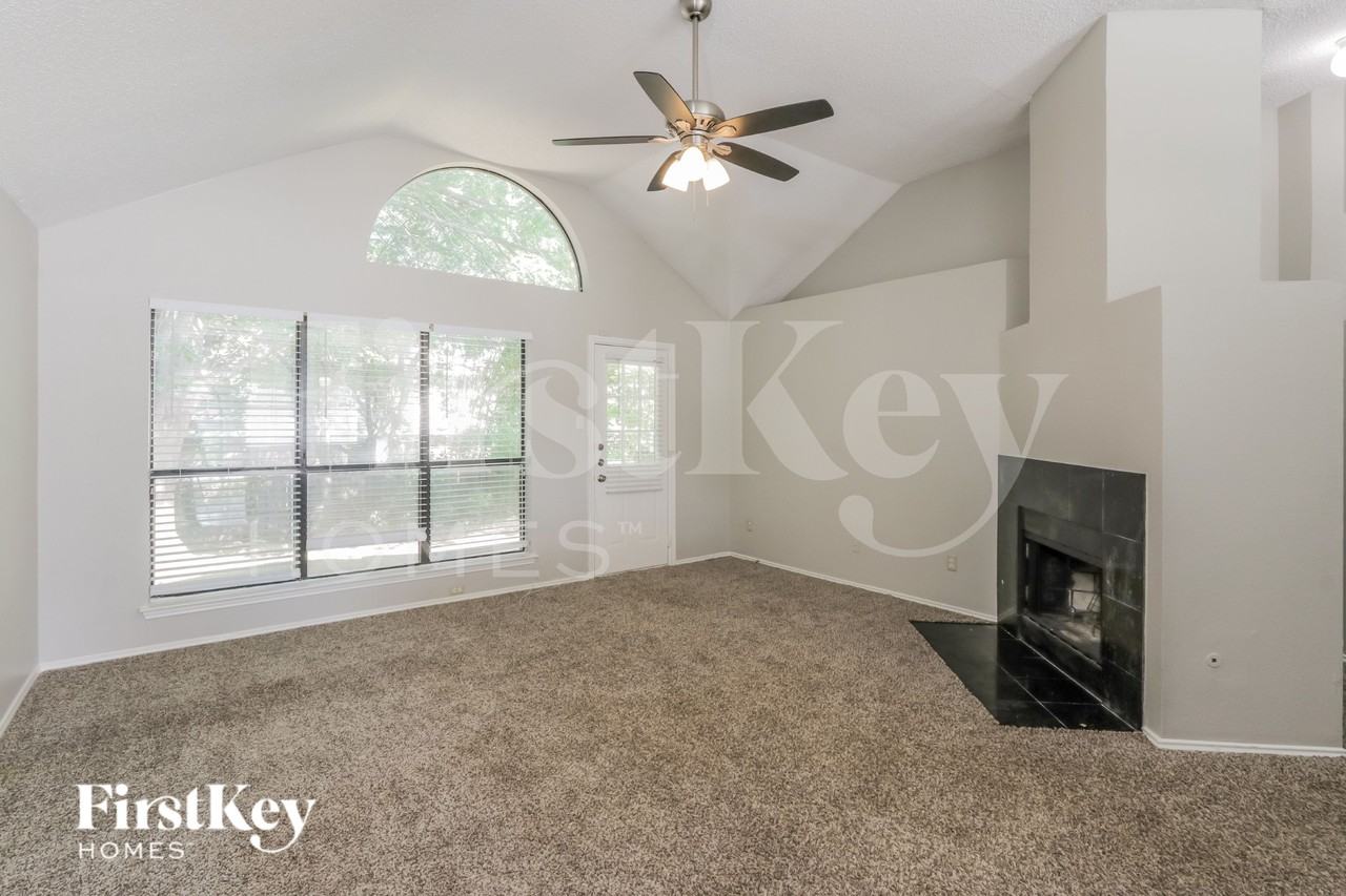 701 Long Hill Ct - Photo 4 of 16