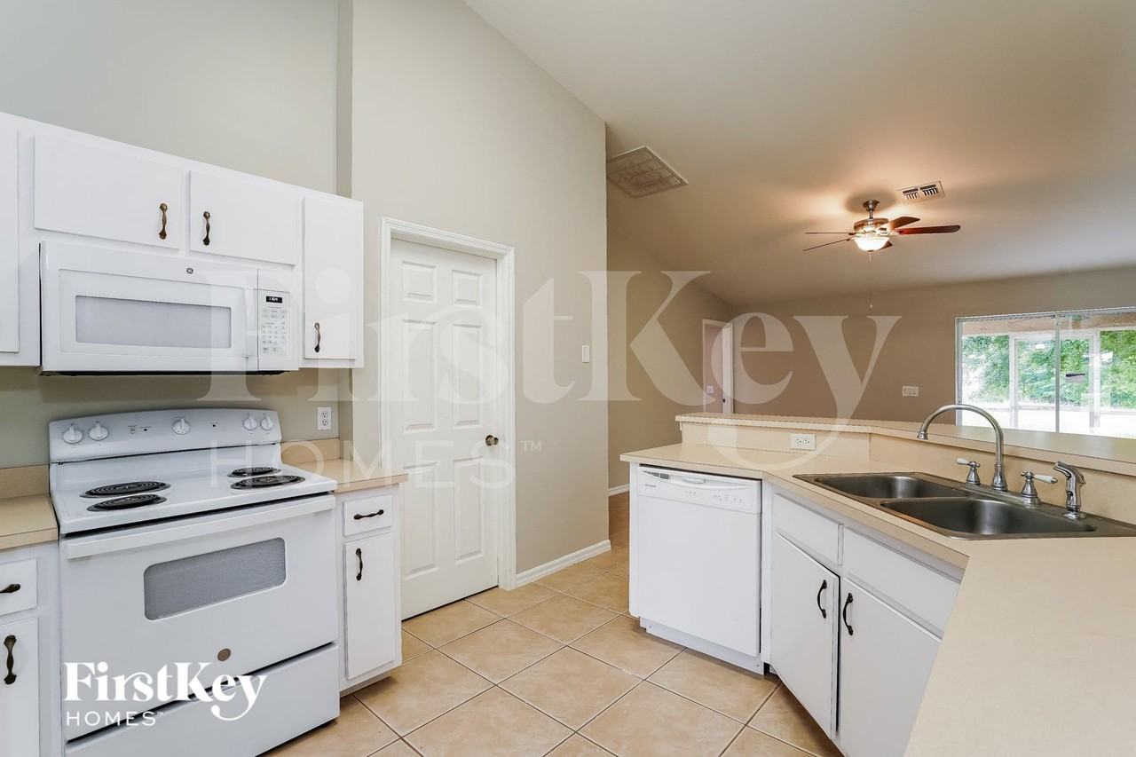 6490 Chabot Ave - Photo 7 of 15