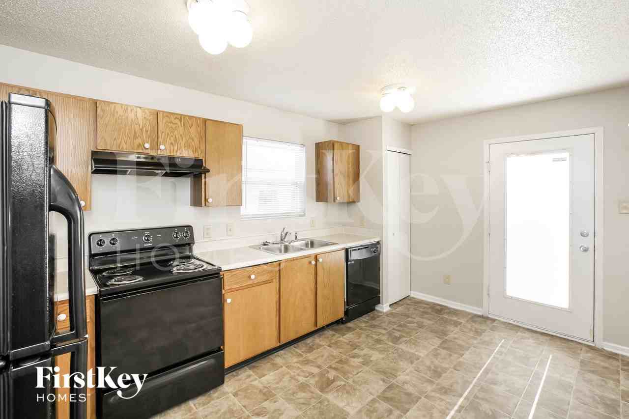 6321 Monteo Dr - Photo 4 of 15