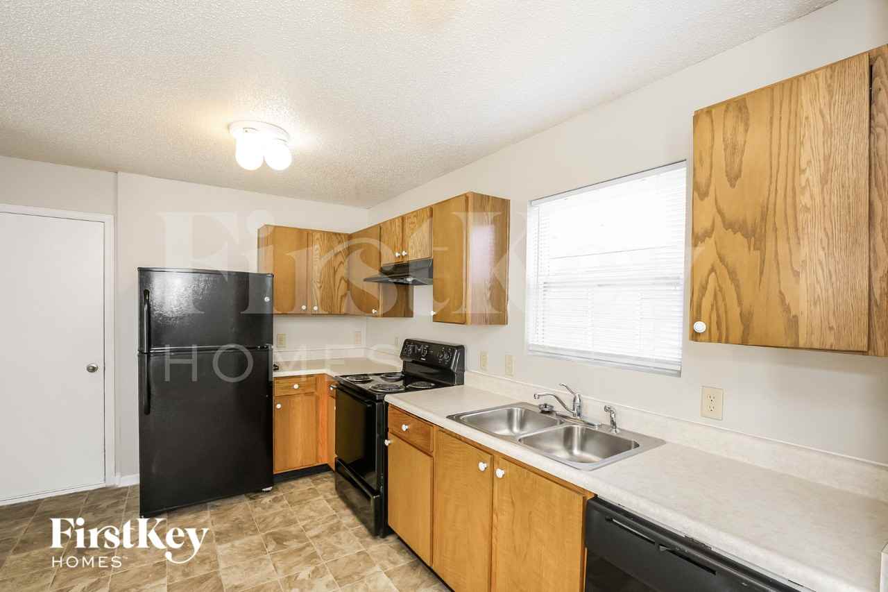 6321 Monteo Dr - Photo 5 of 15