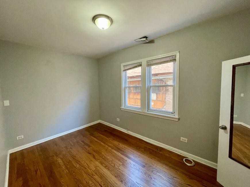 4139 N Western Ave - Photo 4 of 10