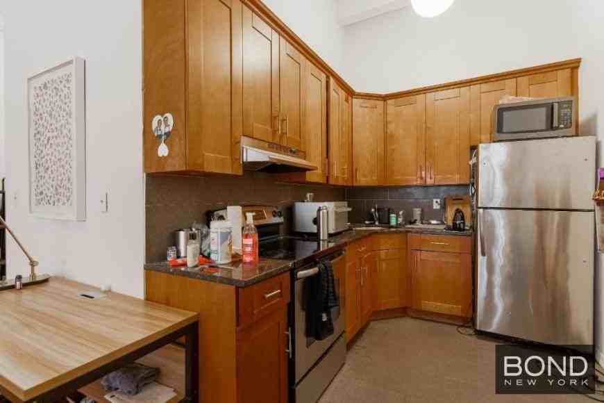 810 Broadway - Photo 5 of 10