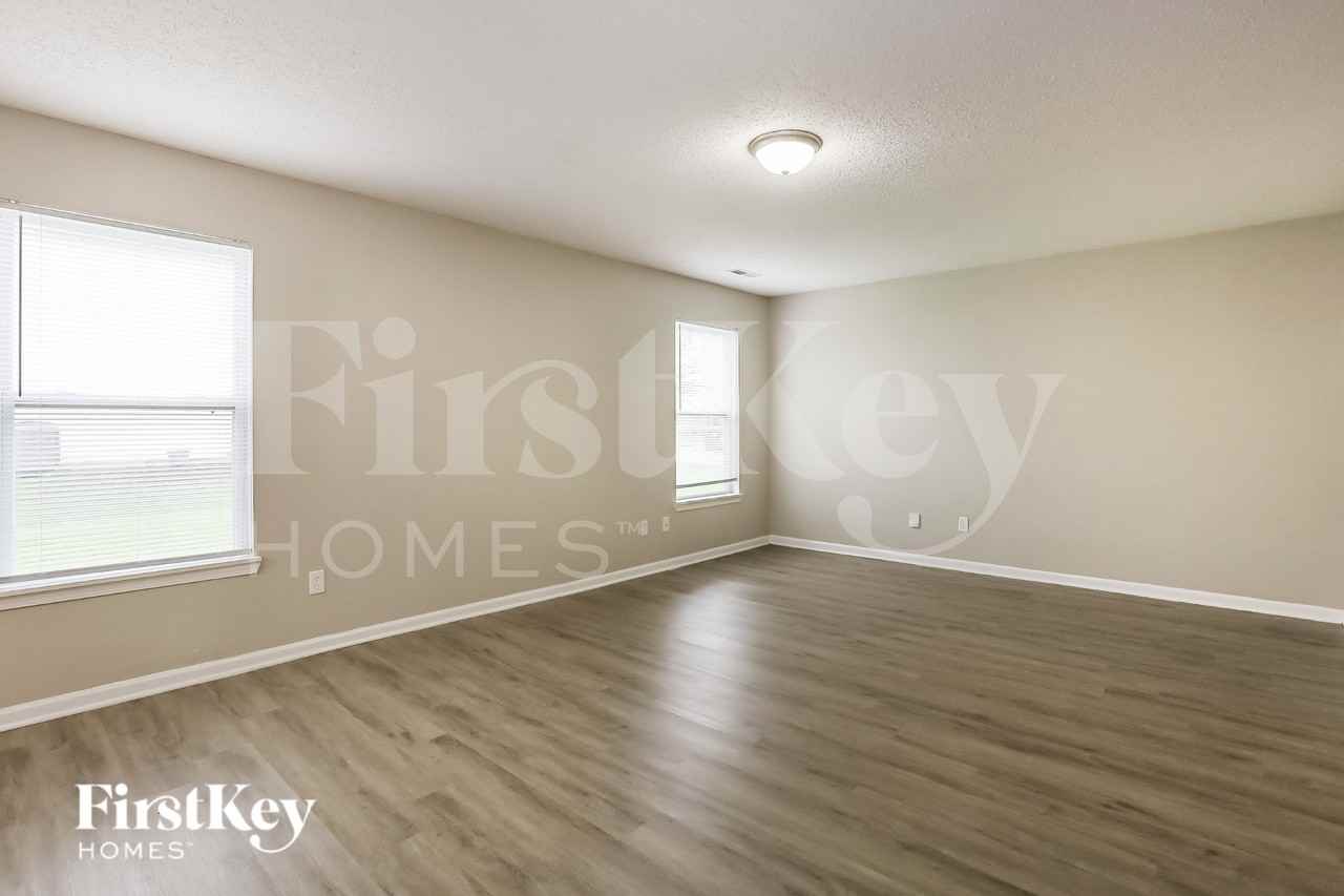 563 Bridgestone Dr - Photo 2 of 19