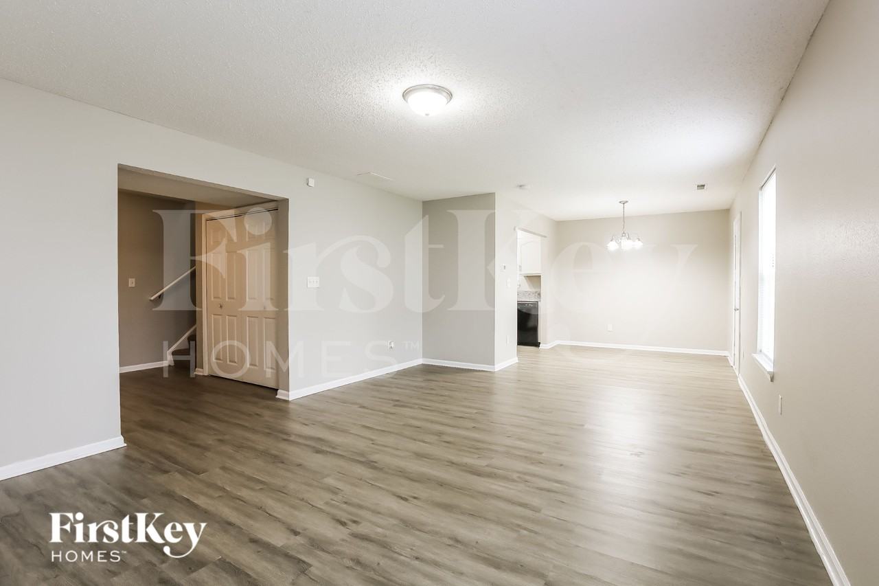 563 Bridgestone Dr - Photo 4 of 19