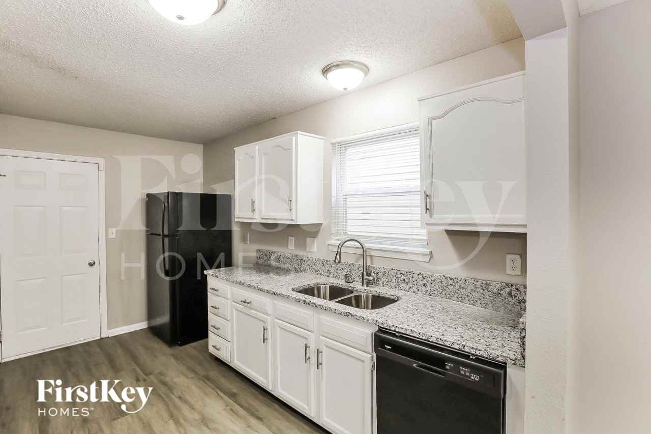 563 Bridgestone Dr - Photo 7 of 19