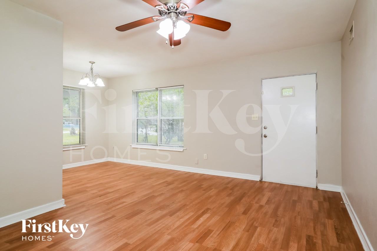 5510 Graywood Rd - Photo 3 of 16