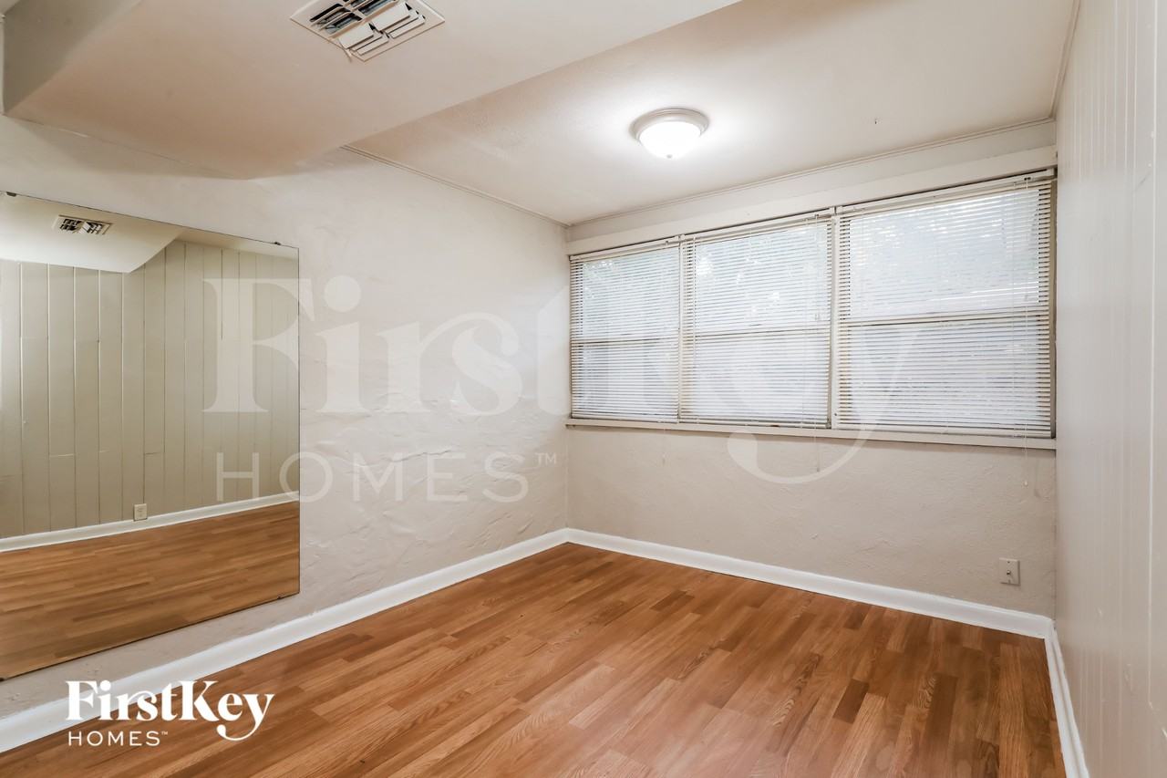 5510 Graywood Rd - Photo 4 of 16