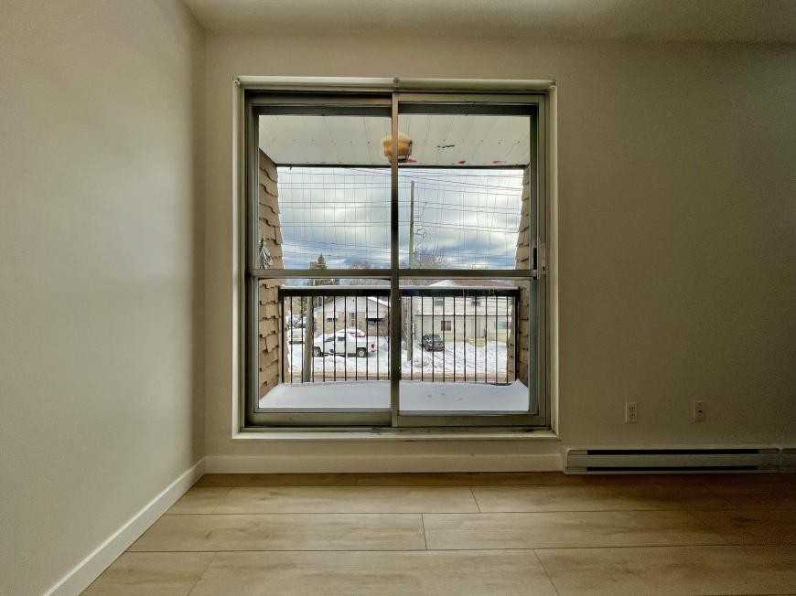 306 Balsam St - Photo 4 of 10
