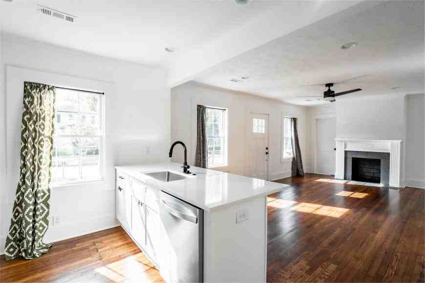 2692 Knox St Ne - Photo 3 of 10