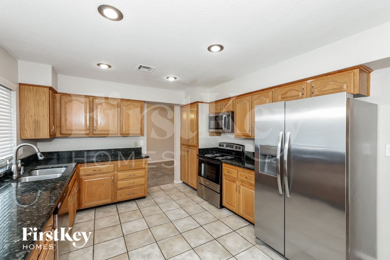 5341 Supai Dr - Photo 6 of 19