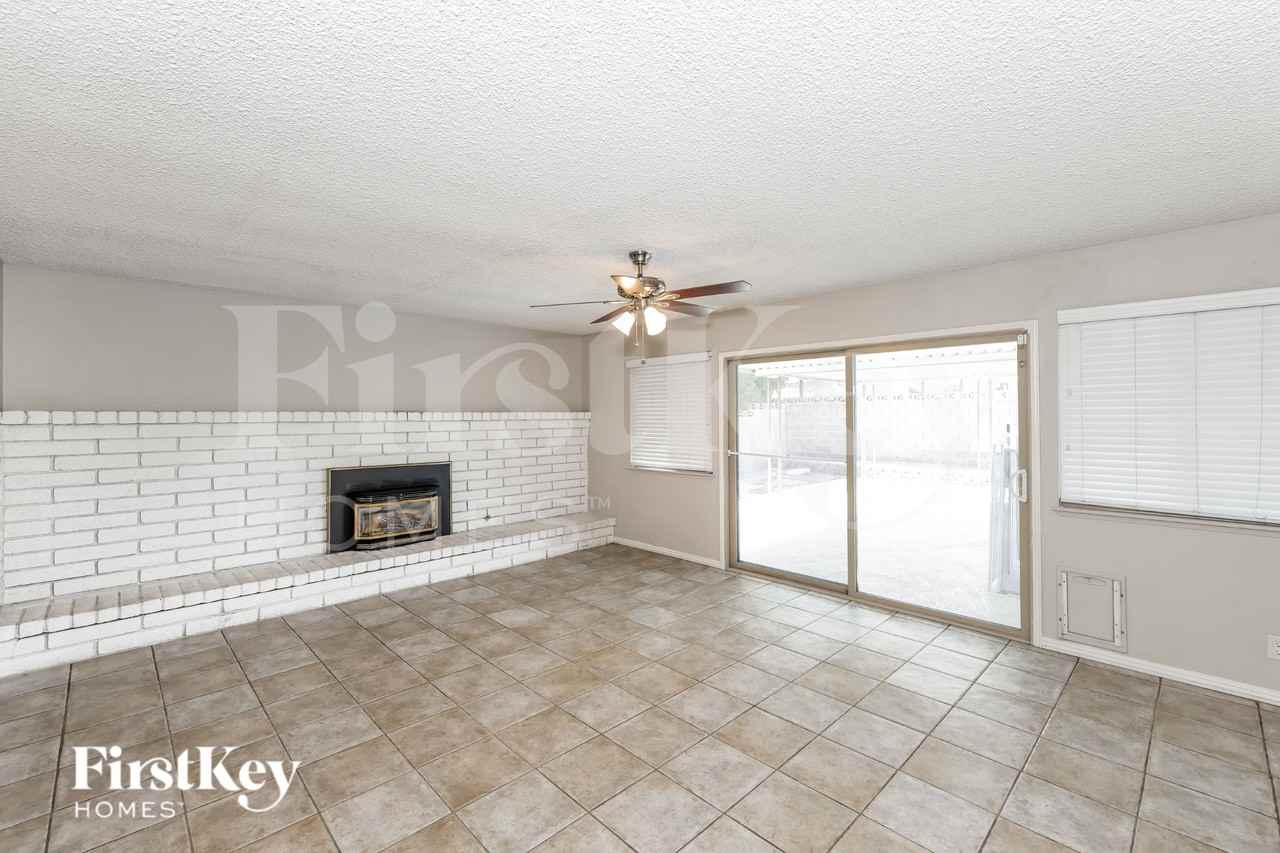 5341 Supai Dr - Photo 7 of 19