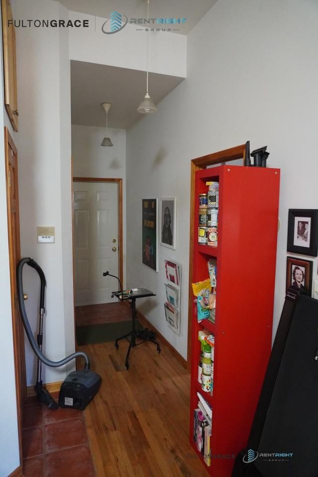 1445 N Bosworth Ave - Photo 3 of 10