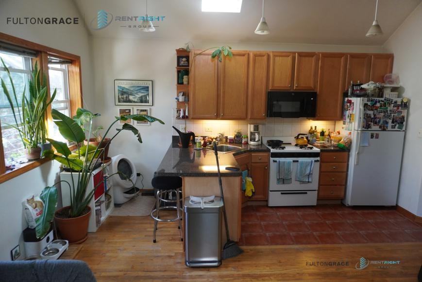 1445 N Bosworth Ave - Photo 5 of 10