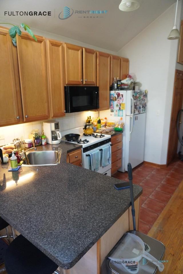 1445 N Bosworth Ave - Photo 6 of 10
