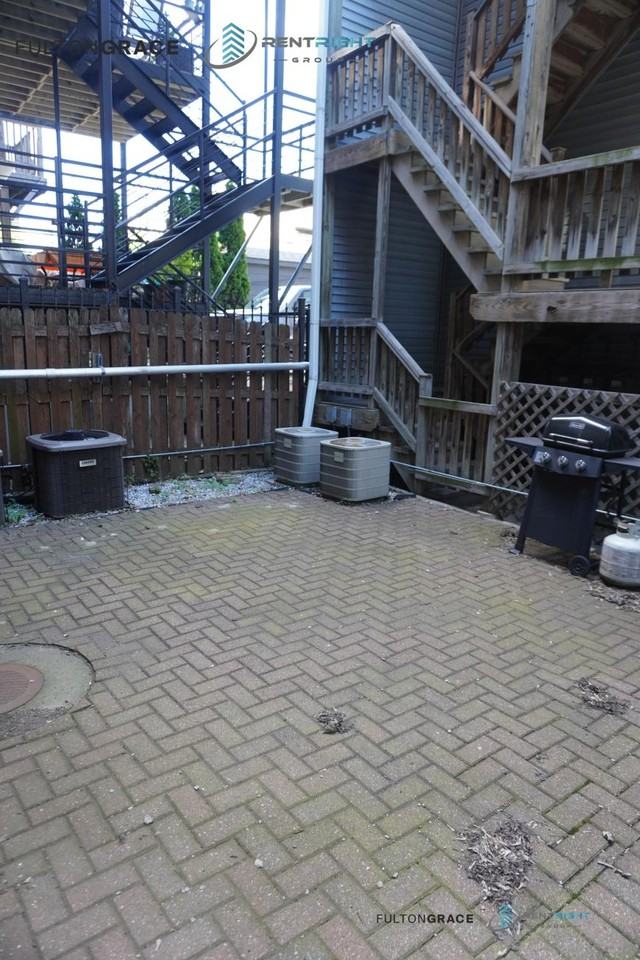 1445 N Bosworth Ave - Photo 7 of 10
