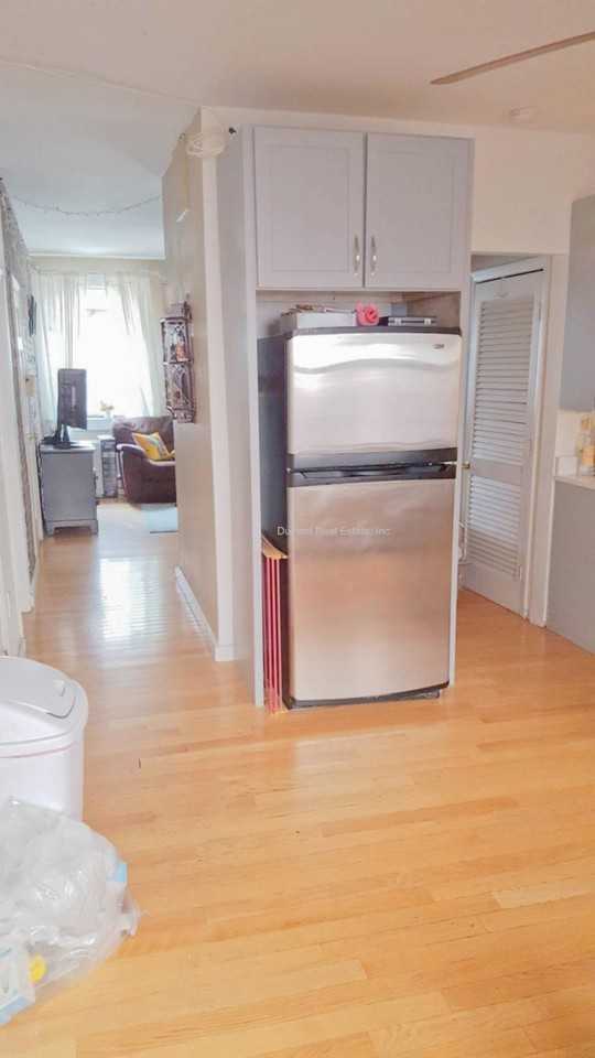 15 Thacher St - Photo 2 of 10