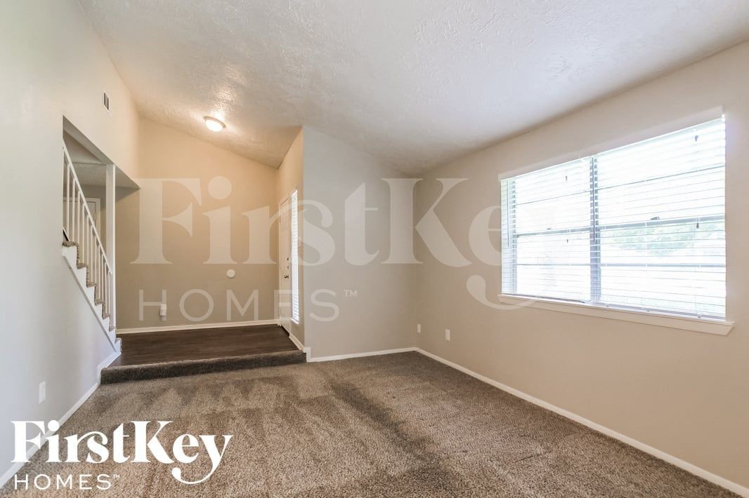4222 Chestergate Dr - Photo 3 of 15