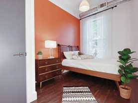 Private Bedroom in 4 Bedroom/2 Bathroom Home - Photo 1 of 1