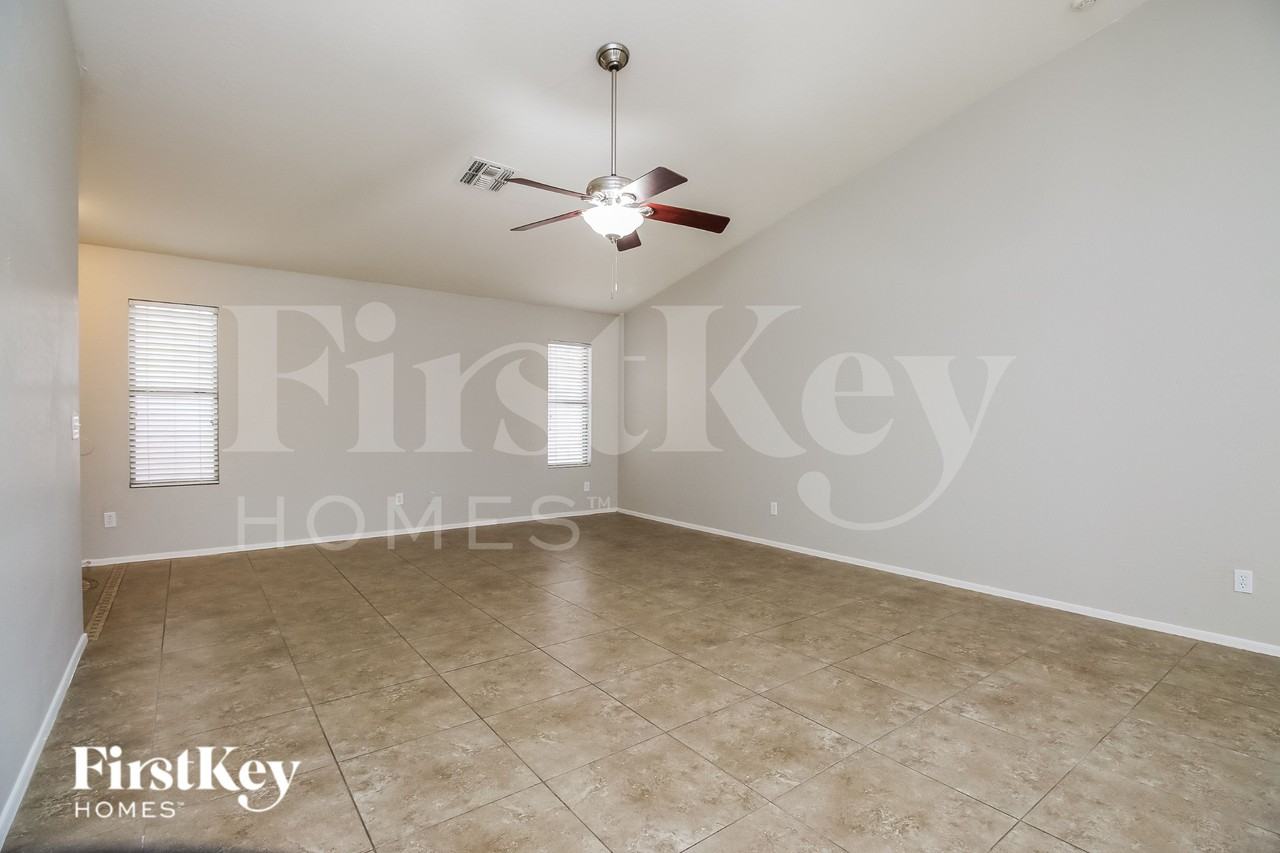 2968 E Silverbell Rd - Photo 2 of 16