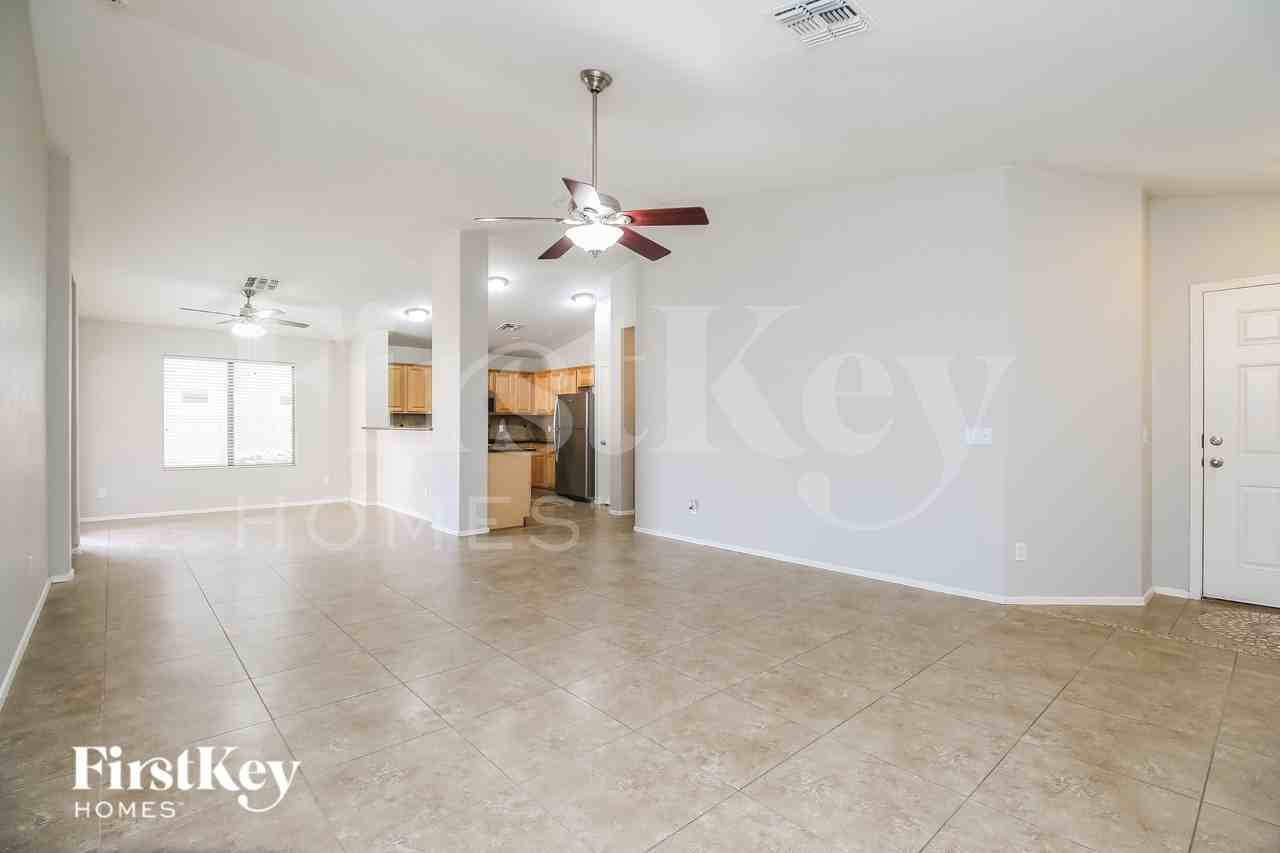 2968 E Silverbell Rd - Photo 4 of 16