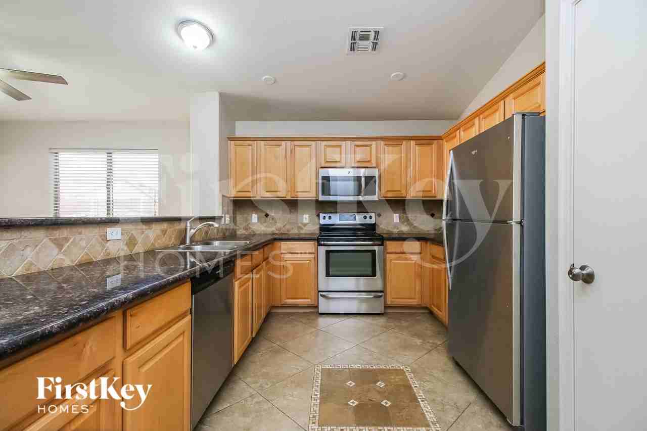 2968 E Silverbell Rd - Photo 6 of 16