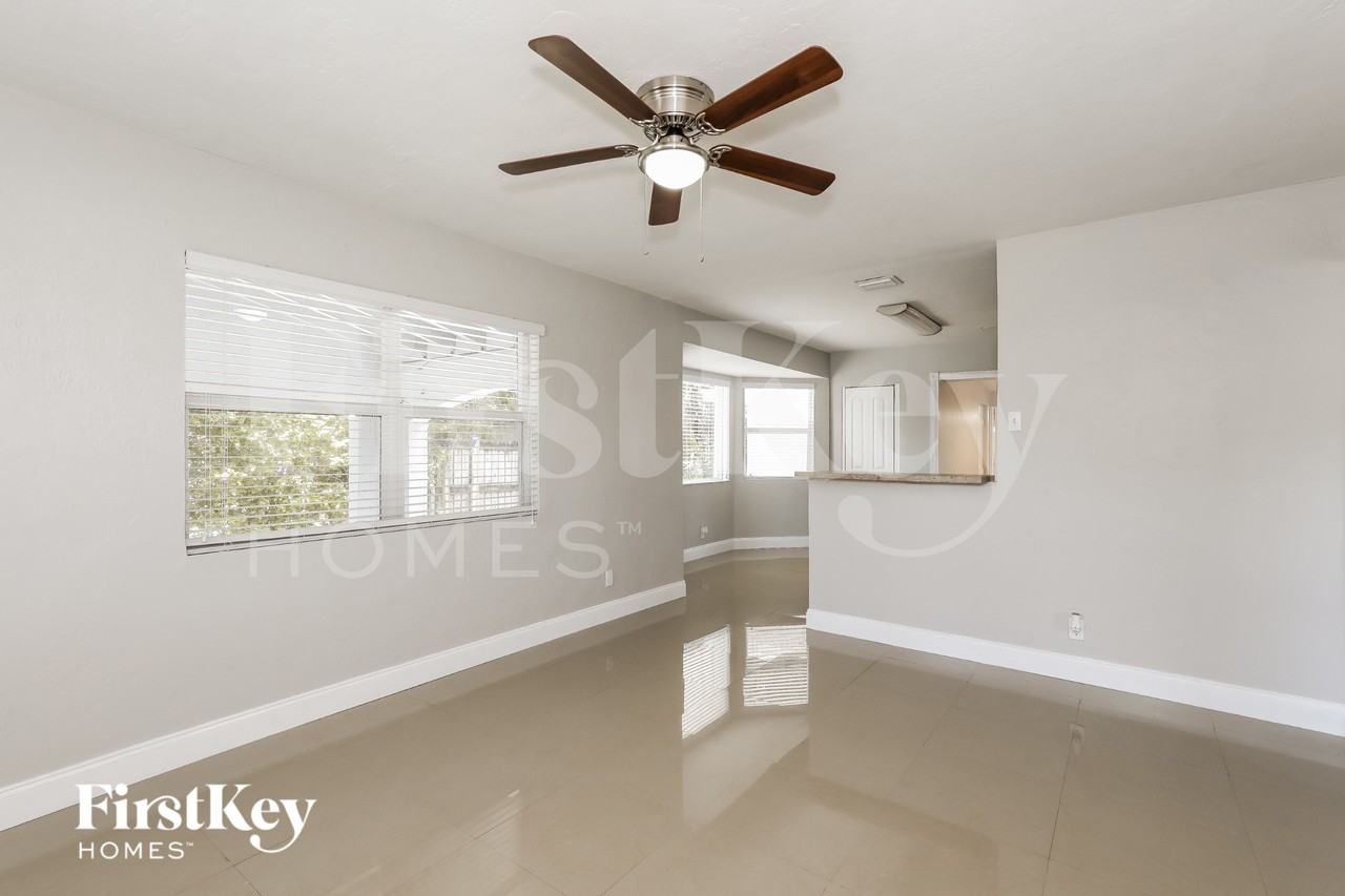 2827 Wiley St - Photo 2 of 15