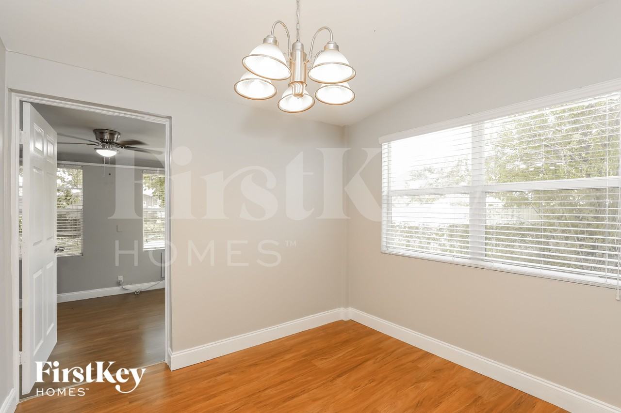 2827 Wiley St - Photo 5 of 15