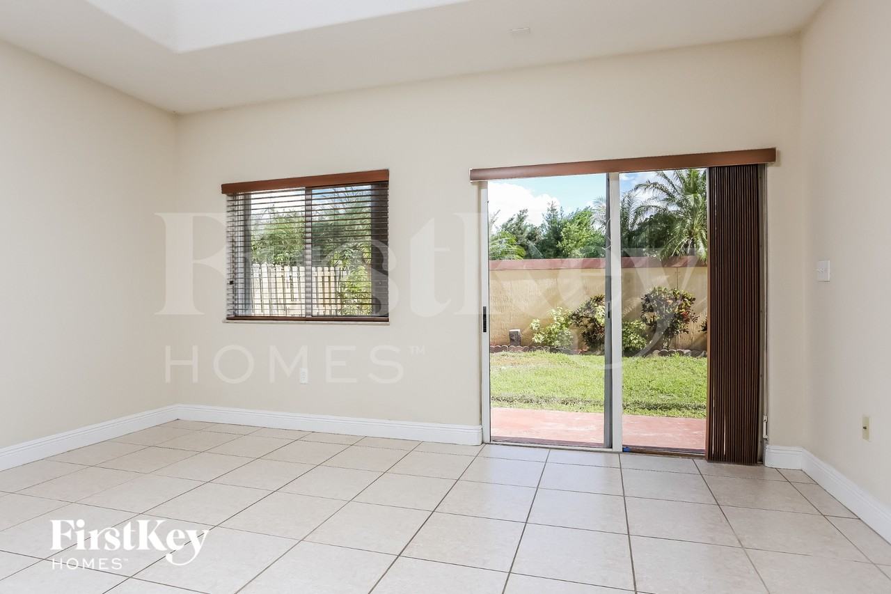 213 Swplace - Photo 5 of 16