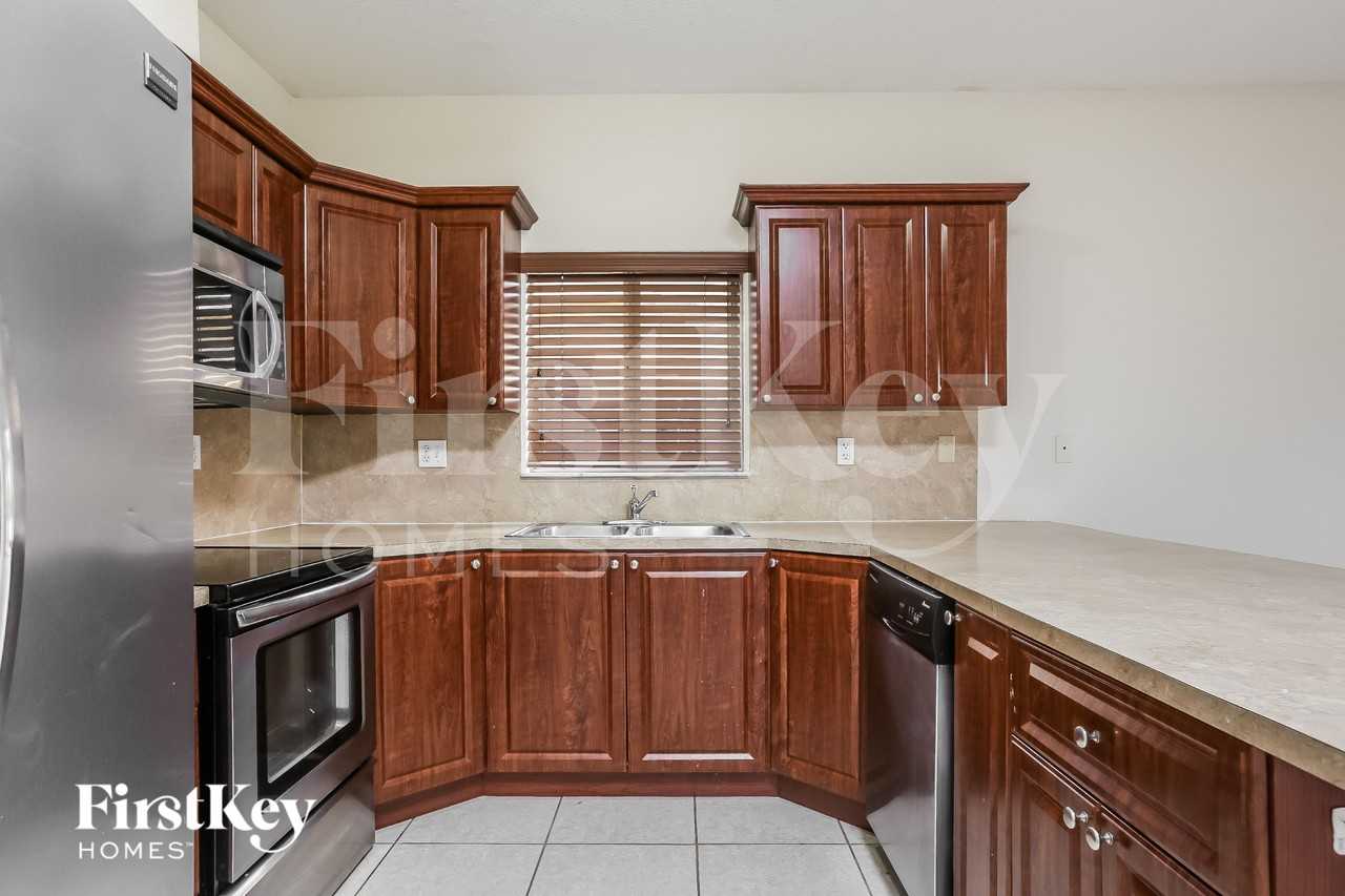 213 Swplace - Photo 7 of 16
