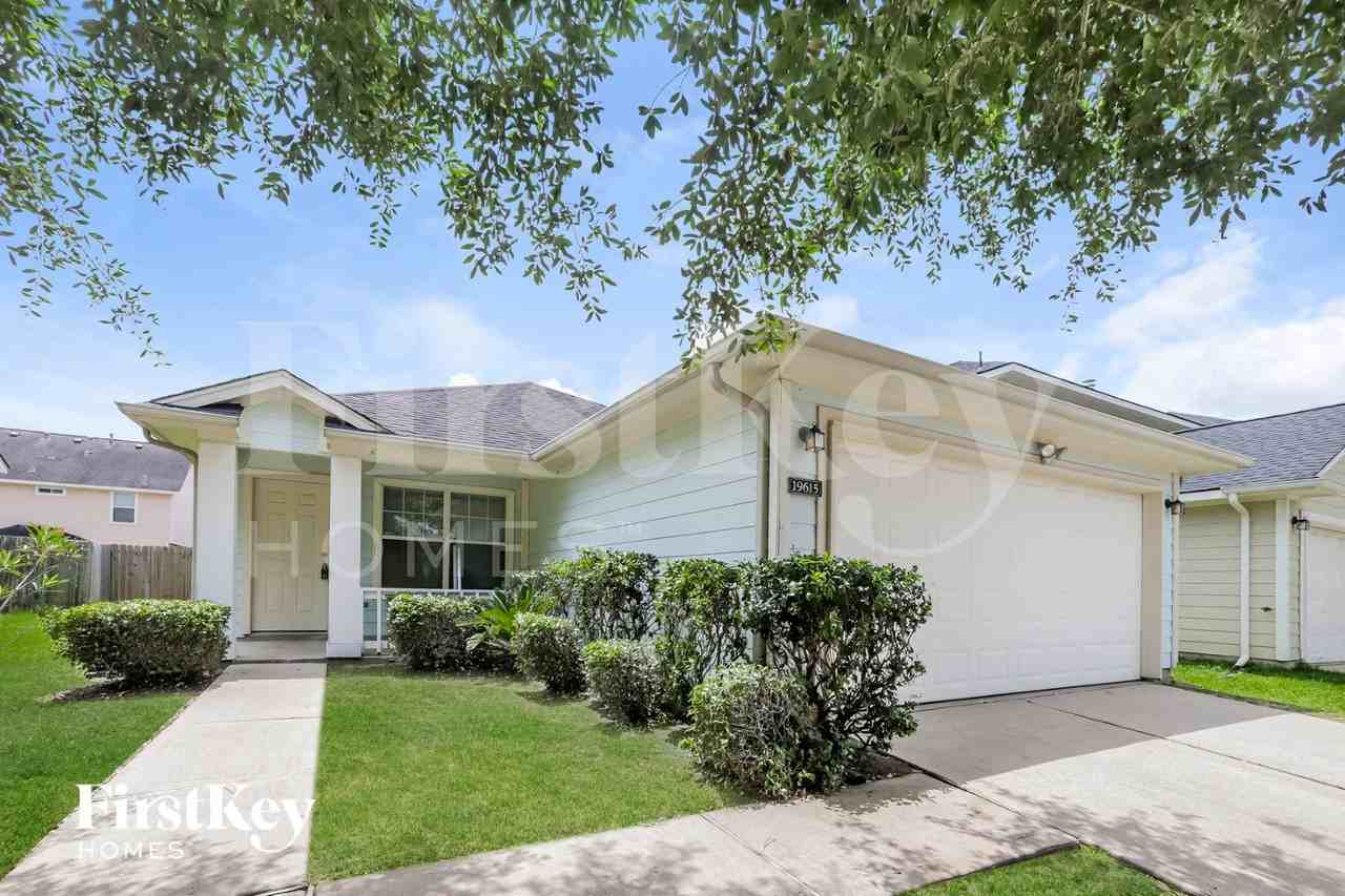 19615 Plantation Tree Ct - Photo 2 of 15