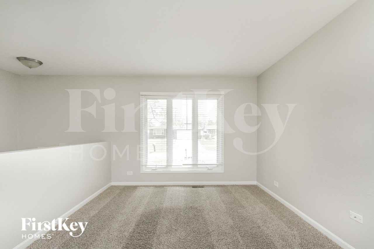 16818 Hobart Ave - Photo 3 of 15
