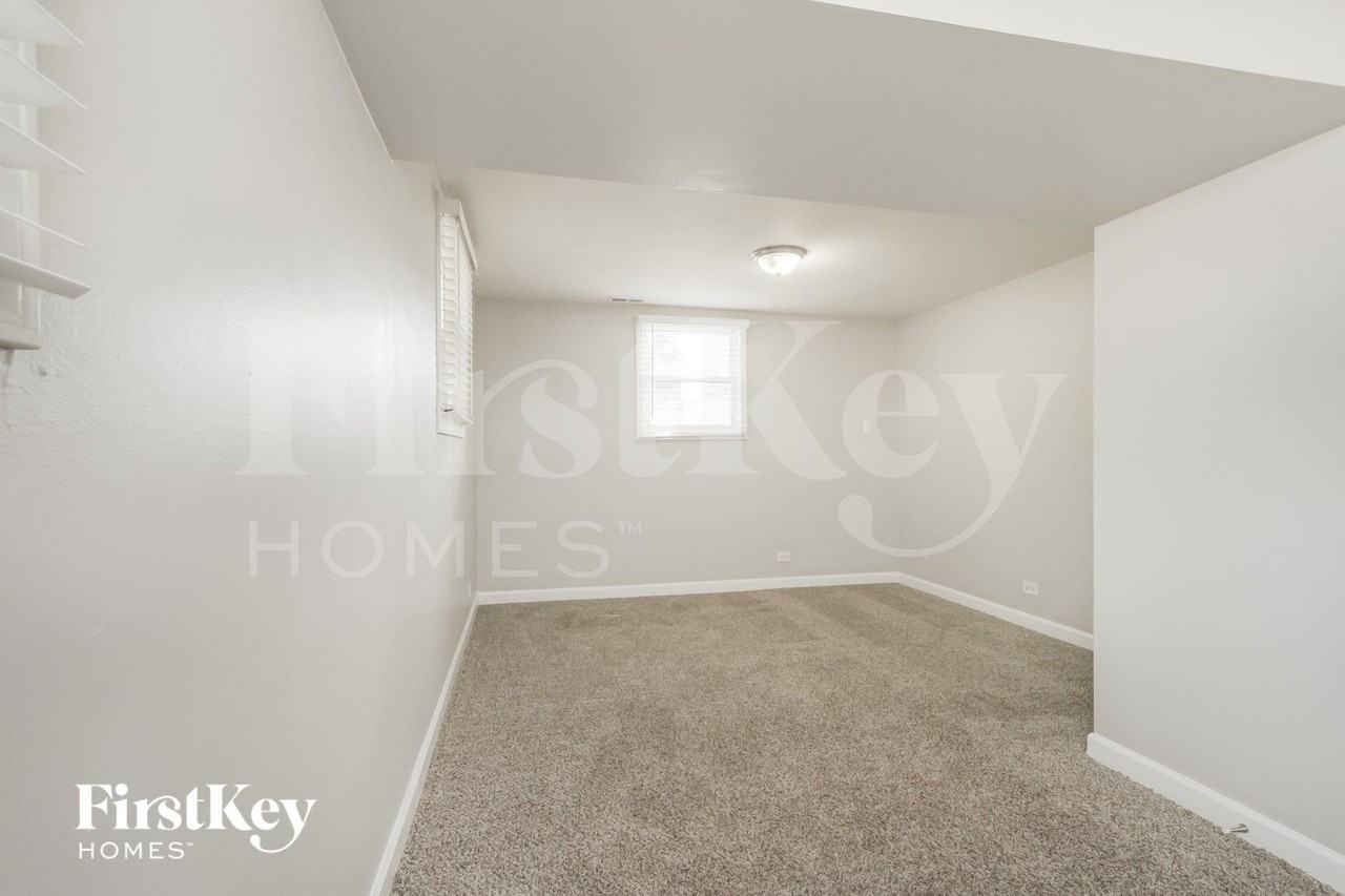 16818 Hobart Ave - Photo 7 of 15
