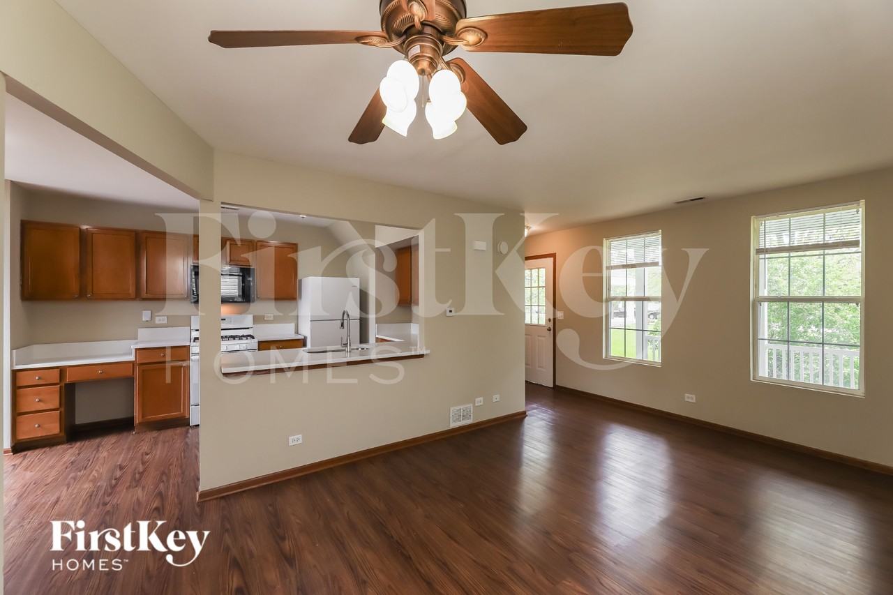 1662 Park Vista Ln - Photo 4 of 19
