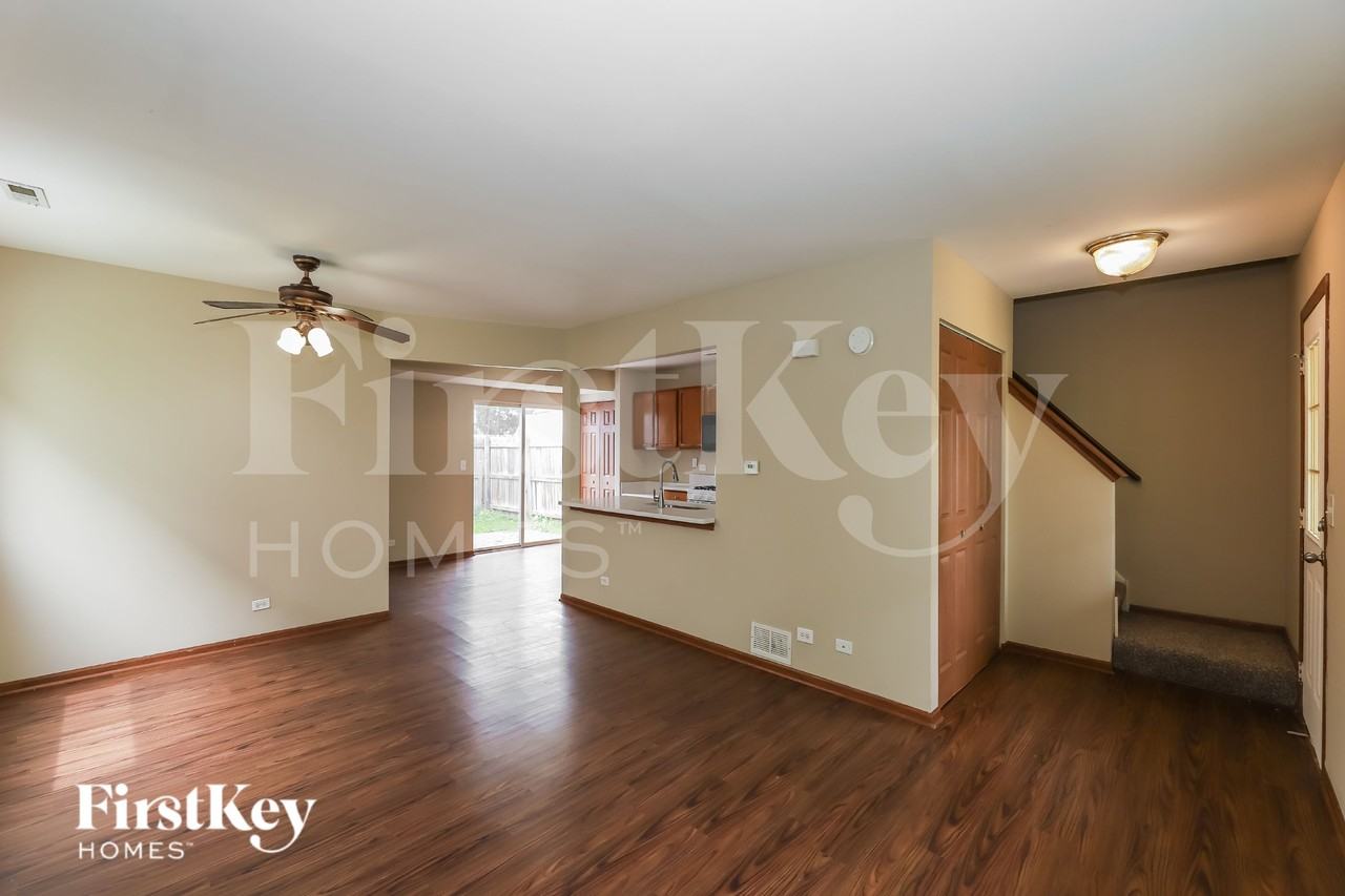 1662 Park Vista Ln - Photo 5 of 19