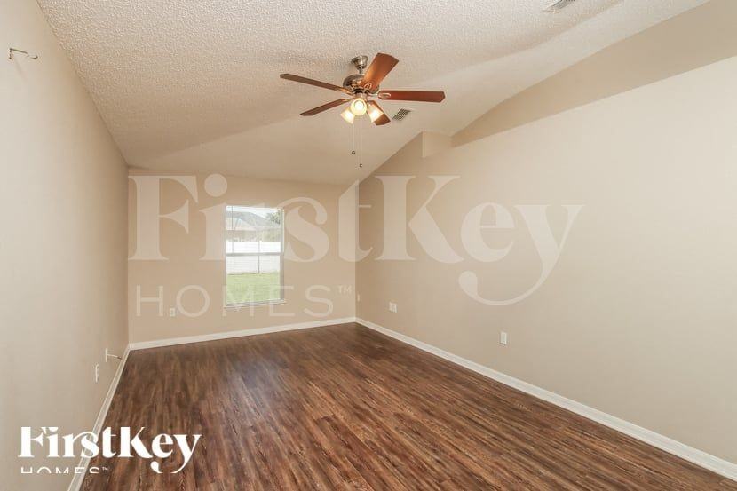 1198 Venus St Se - Photo 3 of 15