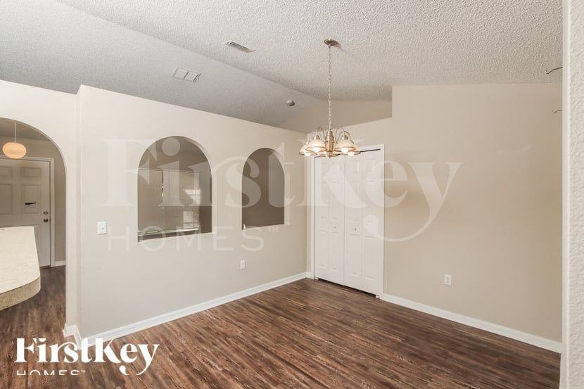 1198 Venus St Se - Photo 5 of 15