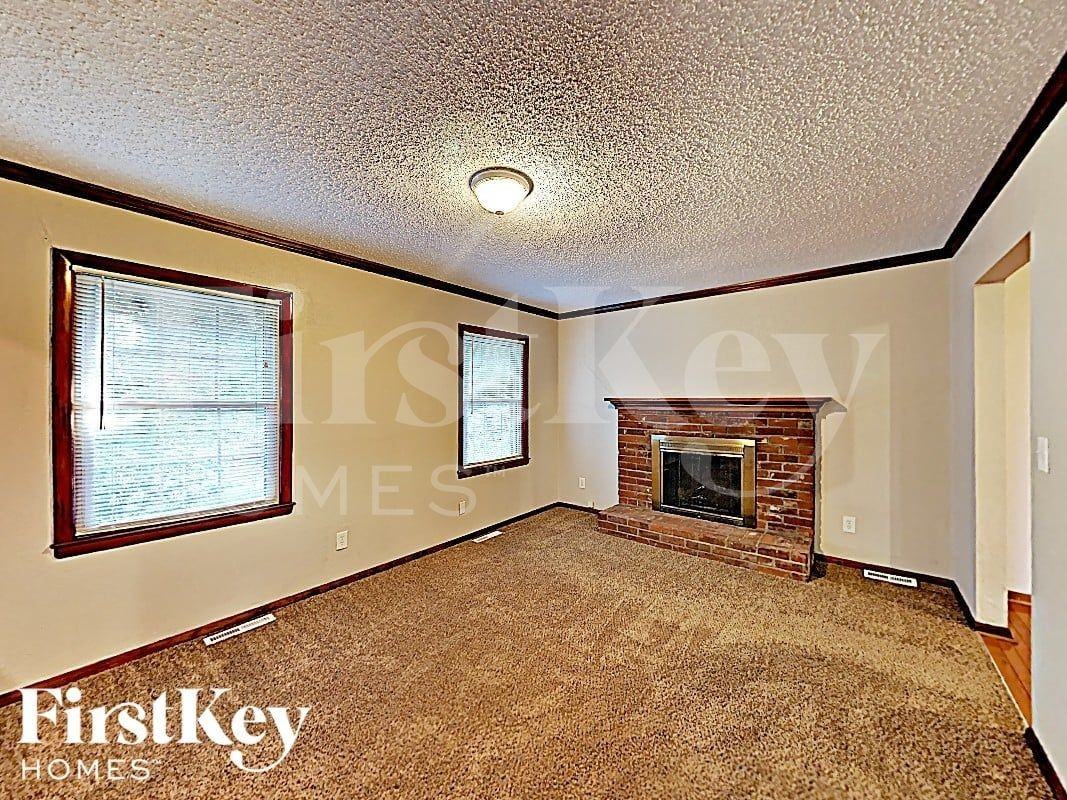 11807 Fuller Ave - Photo 2 of 16