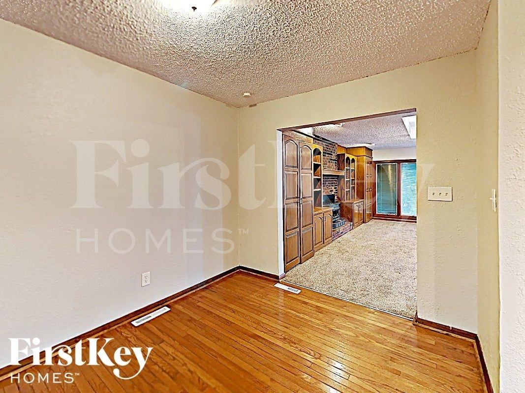 11807 Fuller Ave - Photo 5 of 16