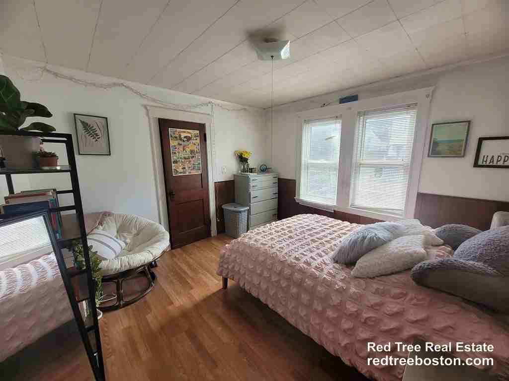 31 Lyman Ave #1 - Photo 2 of 16