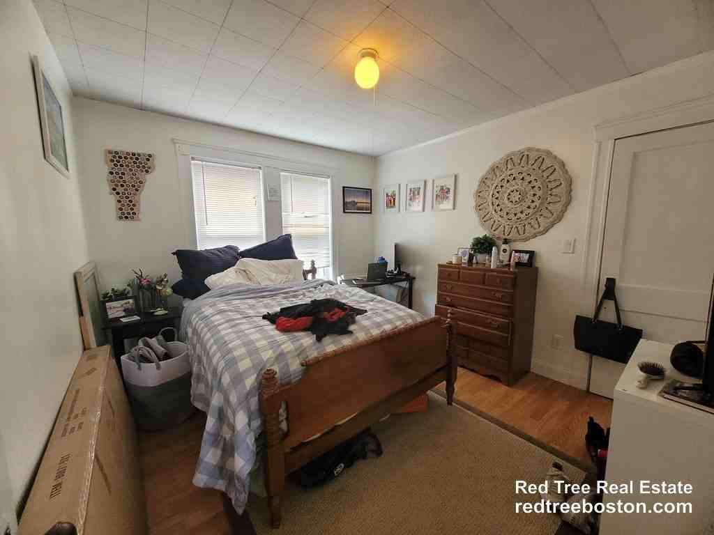 31 Lyman Ave #1 - Photo 4 of 16