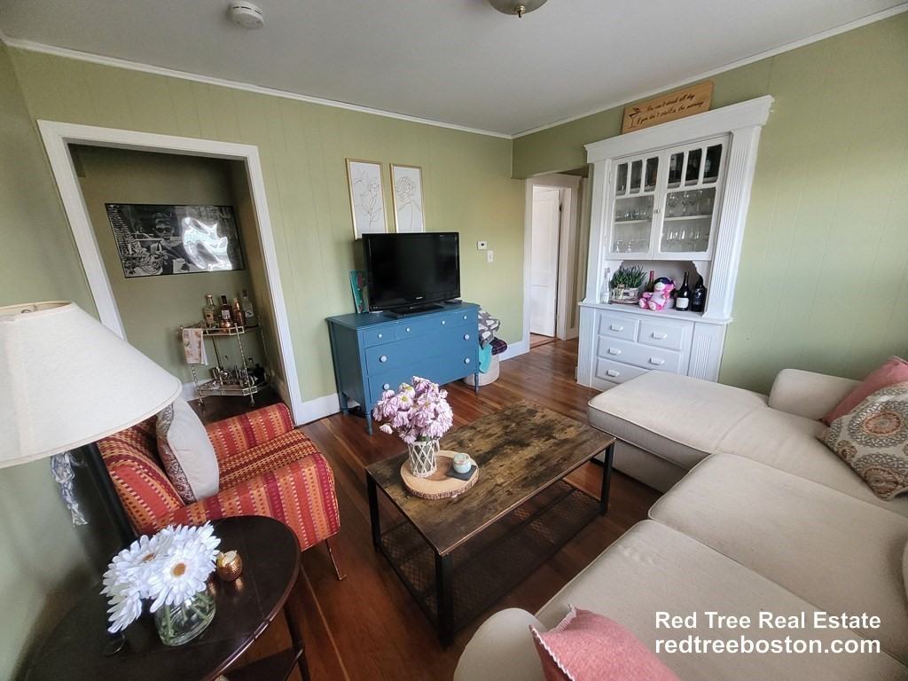 31 Lyman Ave #1 - Photo 5 of 16