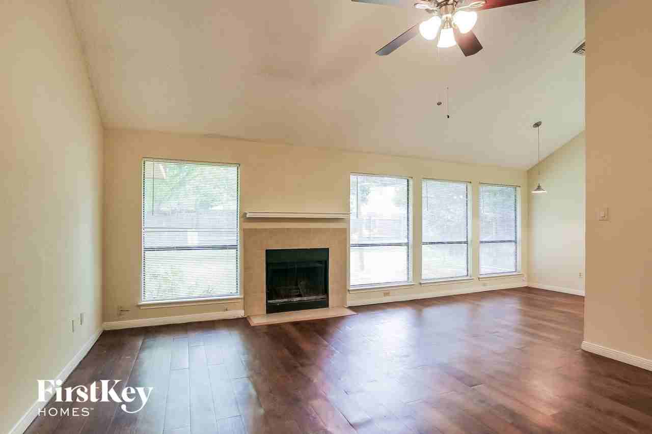 1055 Margate Dr - Photo 3 of 15