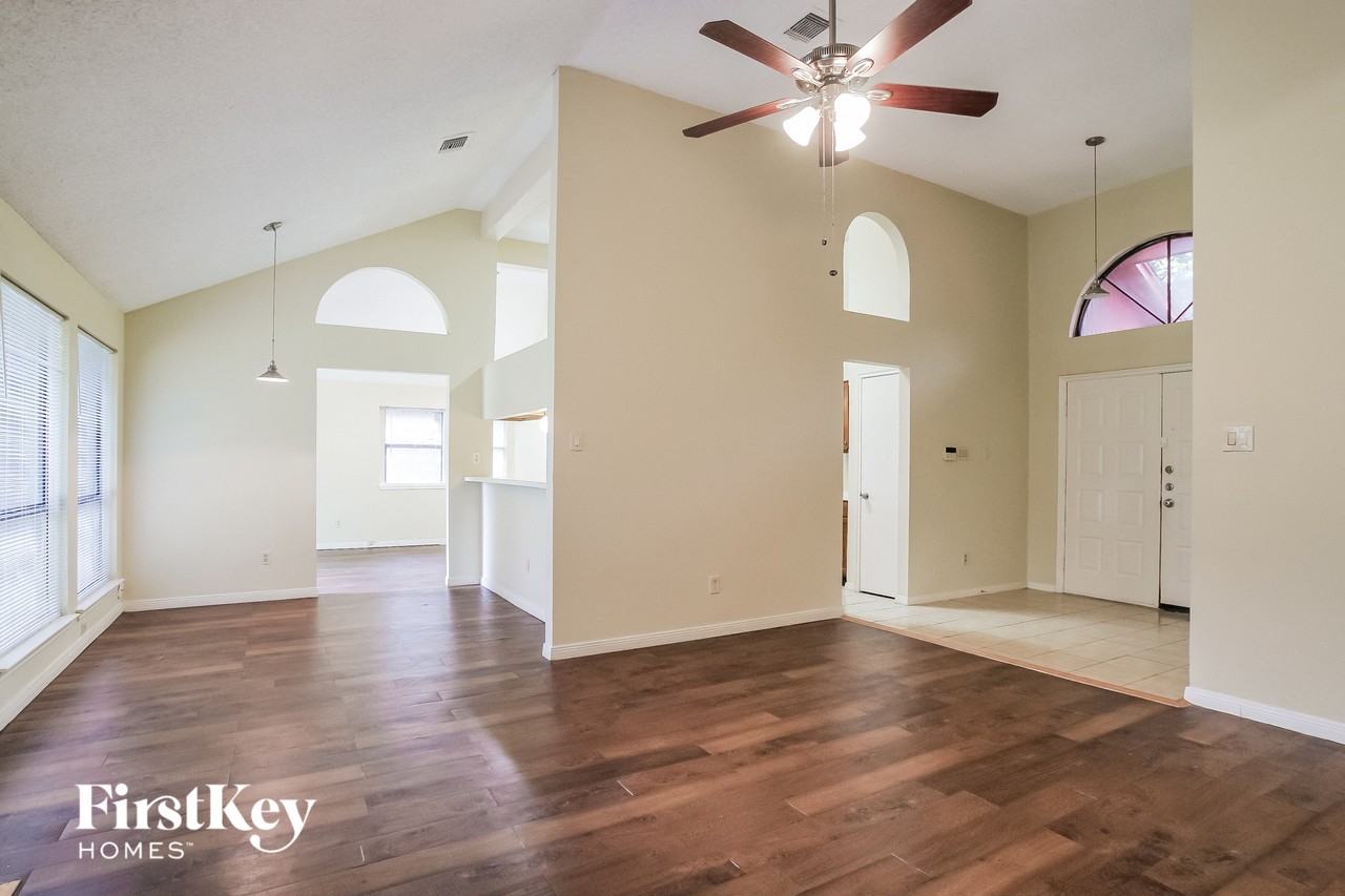 1055 Margate Dr - Photo 4 of 15