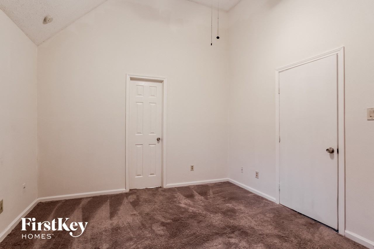 1055 Margate Dr - Photo 7 of 15