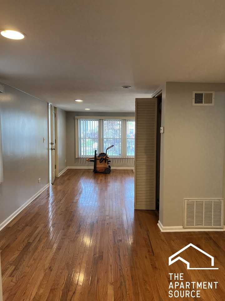 4319 N Lawndale Ave #1 - Photo 4 of 8